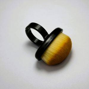 Brossette ovale noire